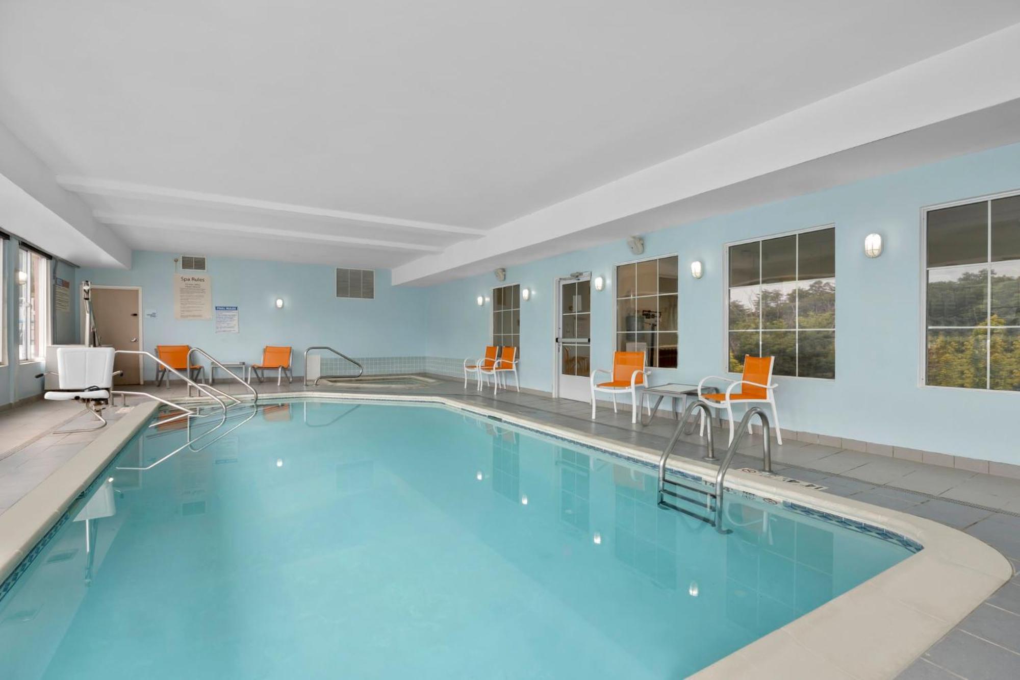 Holiday Inn Express Hotel & Suites West Coxsackie By Ihg Екстериор снимка