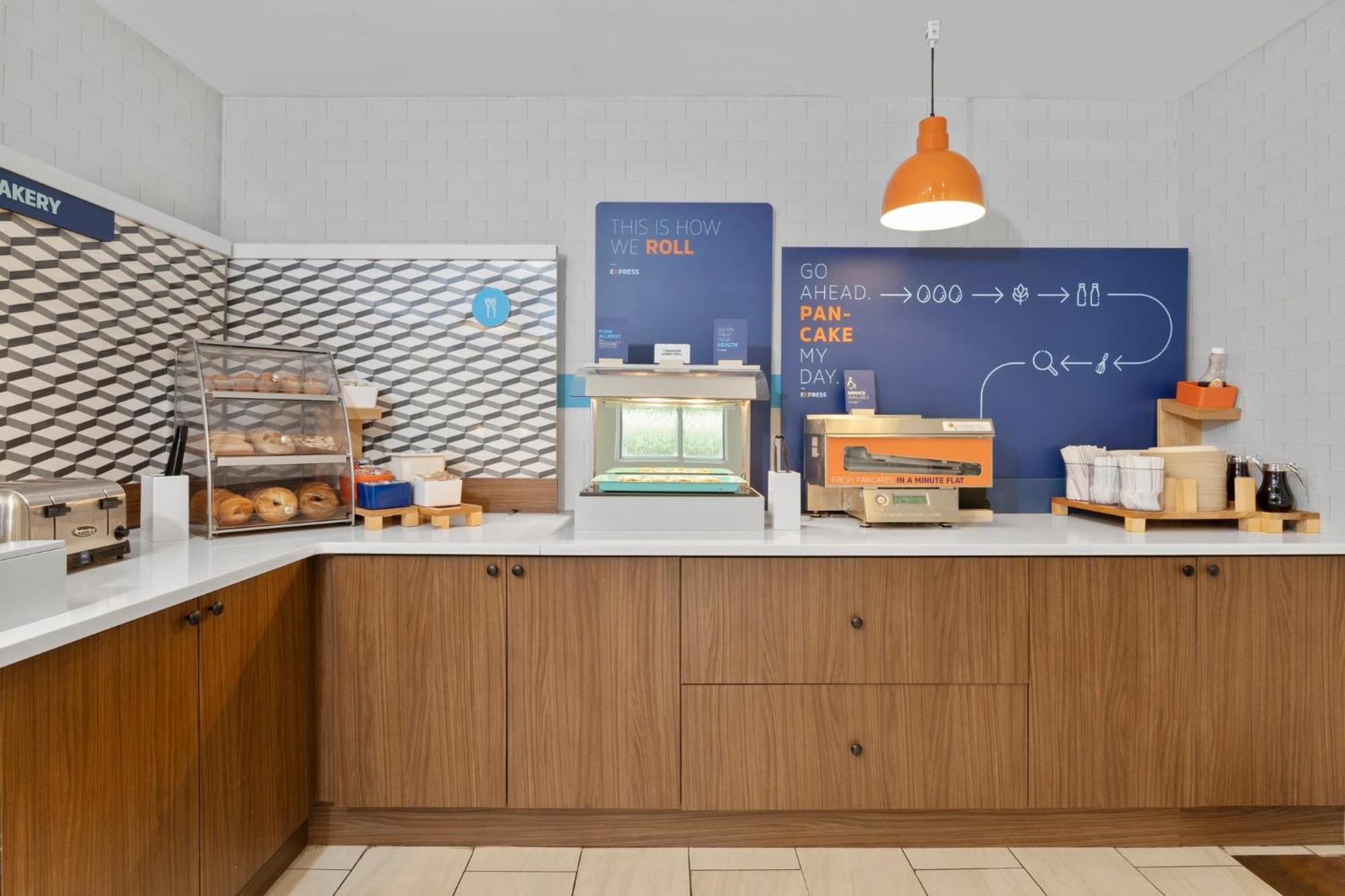 Holiday Inn Express Hotel & Suites West Coxsackie By Ihg Екстериор снимка